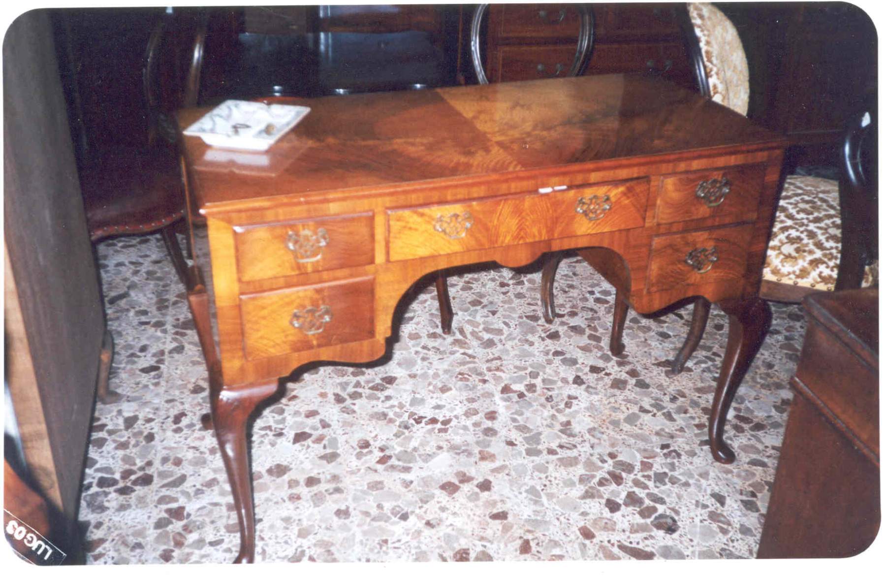 scrivania1